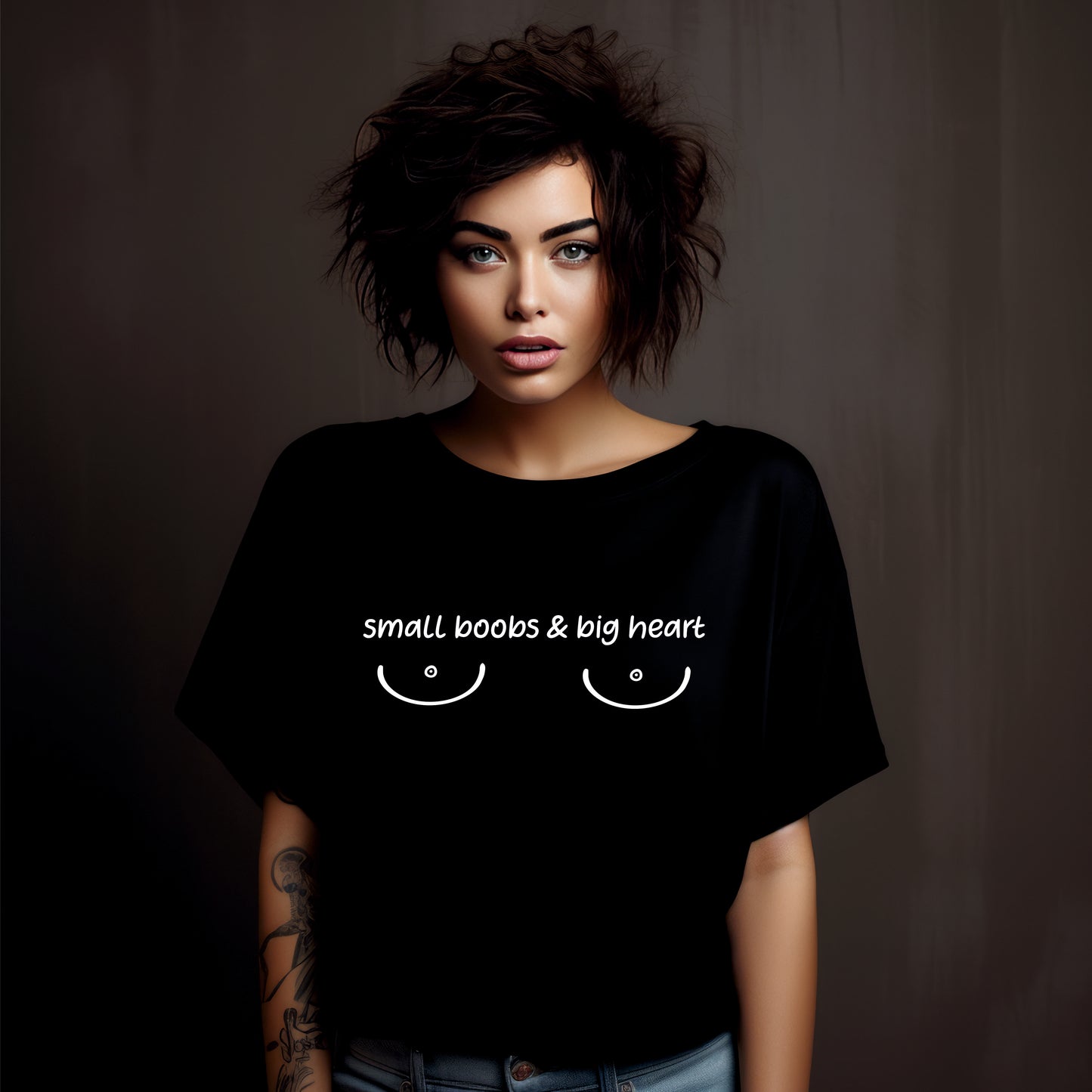 Schwarzes Shirt mit Aufruck small boobs & big heart